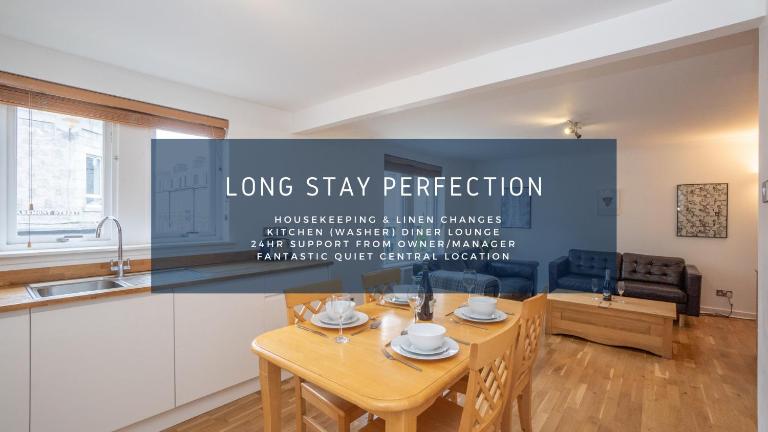 Out LEZ Zone, Free Allocated Parking Space at Rear Entrance, Fast WIFI, Ideal for Long Term Contractor, Corporate, etc Stays, Housekeeping Option, Dwellcome Home Ltd 2 King Beds West End Apt, Half Mile to Union Street yet Quiet - See Site for Assurance - B&B Aberdeen