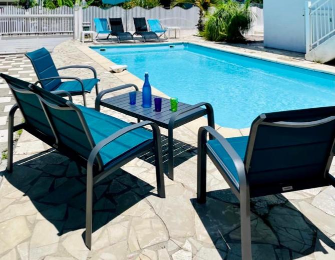 F2 Stay in Cluny - B&B Fort-de-France