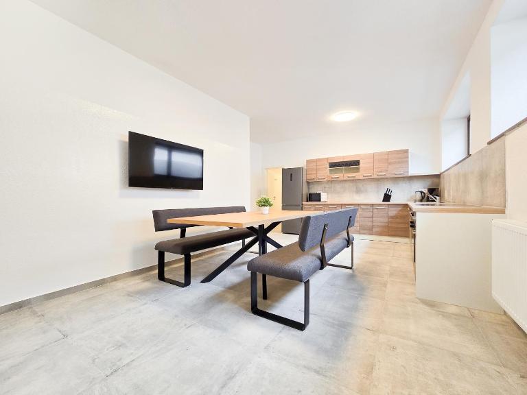 Tolstov Apartments - 4 Room Apartment - Parking - 30 Min Messe DUS - Chambres d'hôtes Mönchengladbach