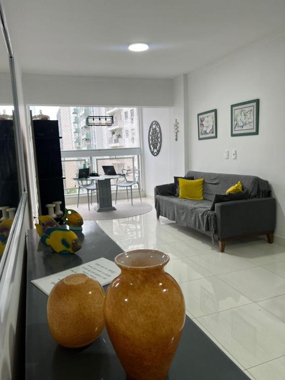 Lindo apartamento Guarujá Pitangueiras -3 Dormitórios 80 metros da praia - B&B Guarujá