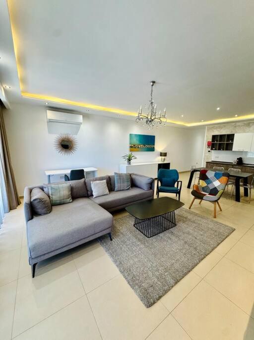 Swieqi, Luxury Apartment, 3BD - 2 BH, Sleeps 6 - Ferienwohnung Swieqi
