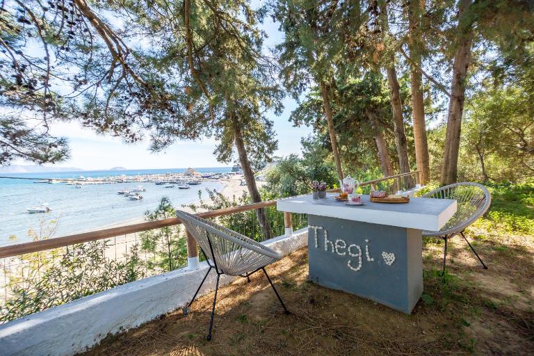 Thegi SeaFront House - B&B Laganás