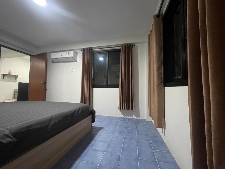 Haiya Guesthouse room 2 - Private Bathroom Outside the Room - Ferienwohnung Chiang Mai