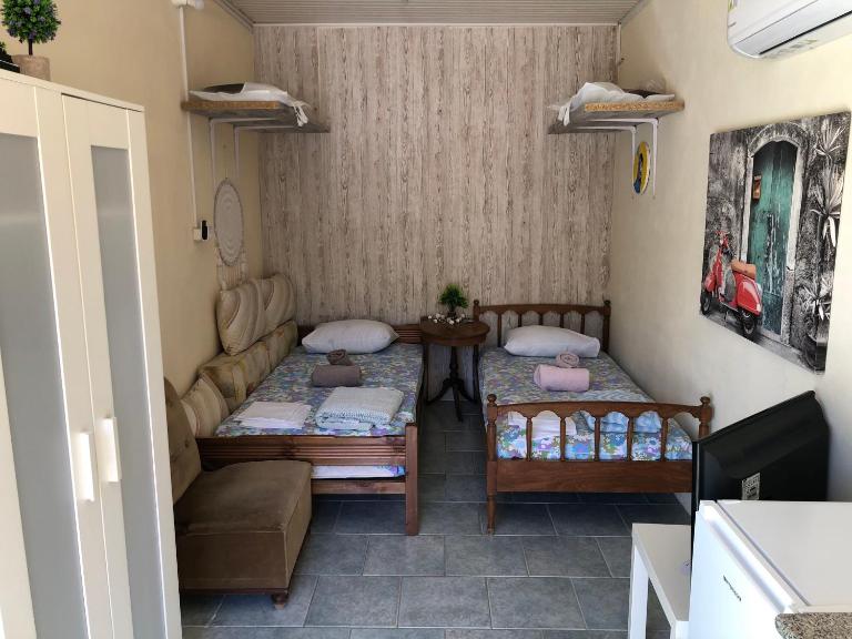 Converted Shed Studio & Garden Hanging Bed - Ferienwohnung Porto Rafti