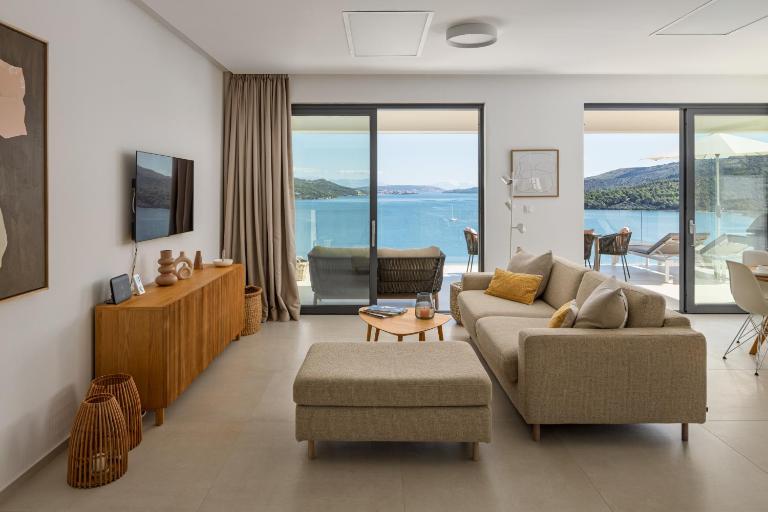 Luxury Sea View Penthouse "Marina Living" Pool, Adria, Split Region - Chambres d'hôtes Marina