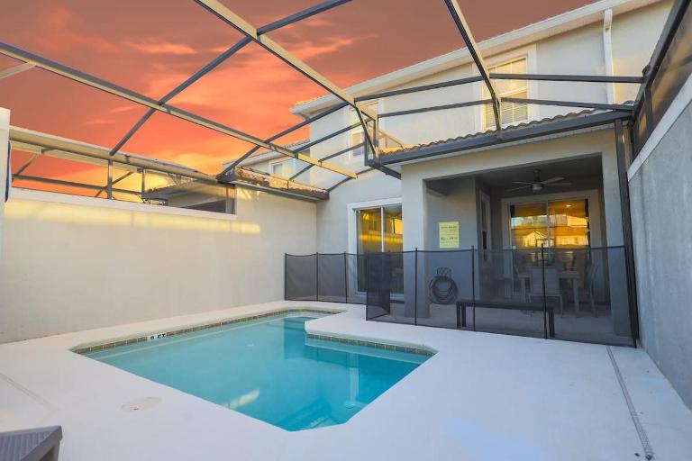 Magical Townhome private pool in Storey Lake - Chambres d'hôtes Kissimmee