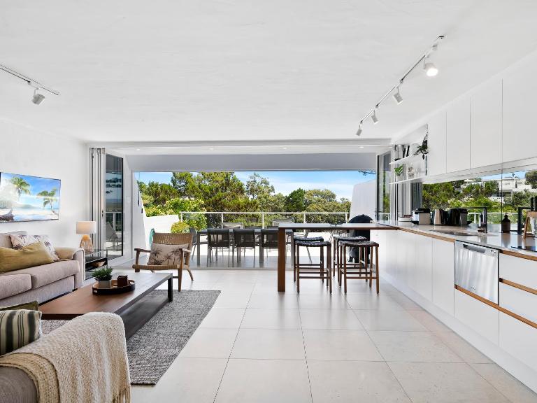 Noosa Views 4 Relaxed Coastal Escape - B&B Noosa Heads