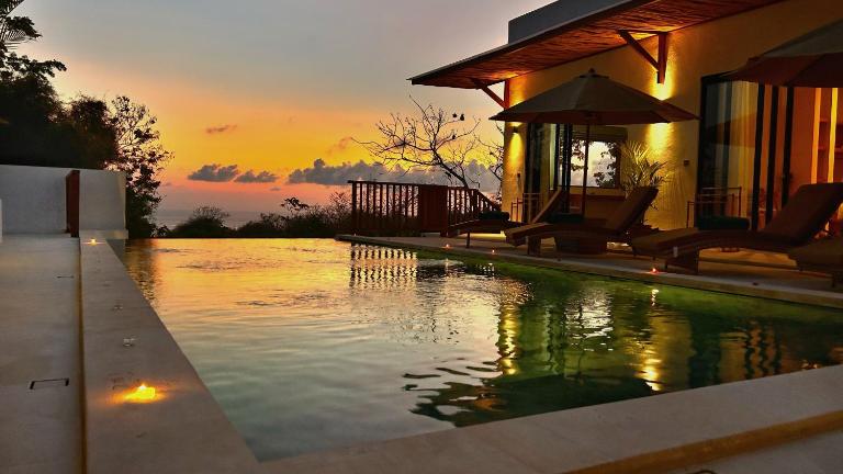 Villa Chris - Stunning 4BR with Ocean & Sunset View - Bed and Breakfast Uluwatu