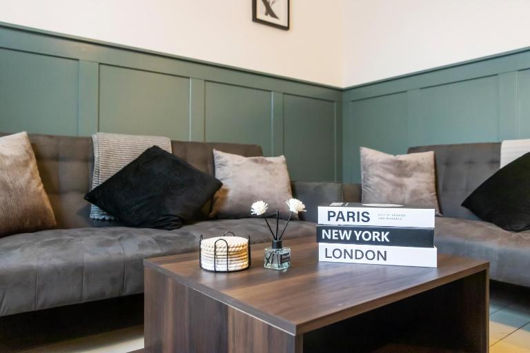 St Albans Centre Home - 4BR - 2 FREE parking - B&B St Albans