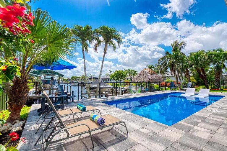 Villa Jaclyn - Gulf Access, Hot Tub & Pet Friendly - B&B Cape Coral