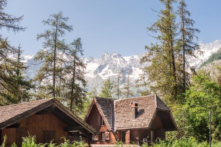 Parcheggio-Camino-8pax - Chalet immerso nella Natura - B&B Courmayeur