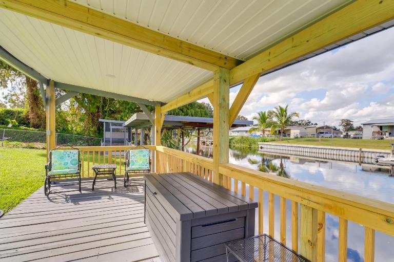 2 Mi to Lake Okeechobee: Waterfront Home w/ Deck! - B&B Okeechobee