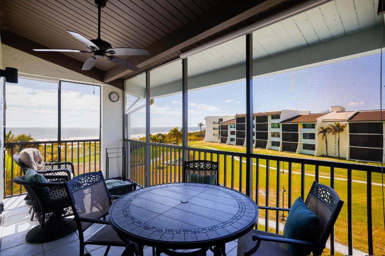 Loggerhead 523 - Beachfront Residence at Loggerhead Cay with Vaulted Ceilings - Ferienwohnung Sanibel