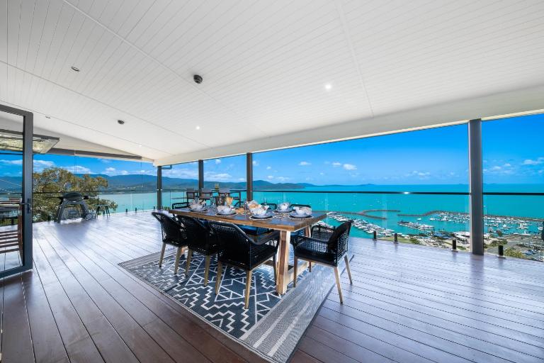 Seven Islands - B&B Airlie Beach