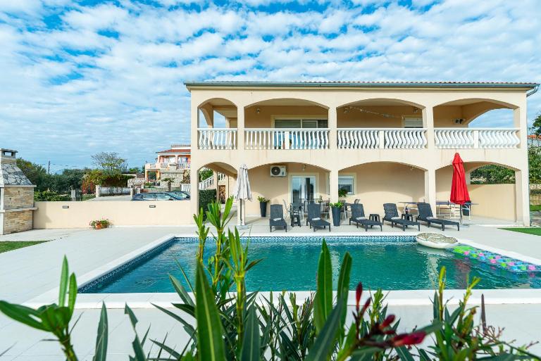 Apartment Holiday House Diana - Ferienwohnung Posedarje