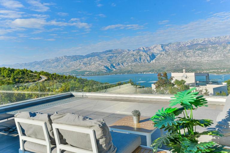 Villa Anna with pool, Zadar County - B&B Vinjerac