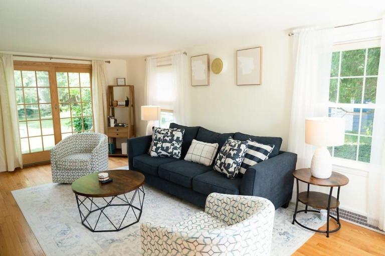 5-star Renovated 3BR Home & Backyard Deck near SU & Hospitals - B&B Syracuse