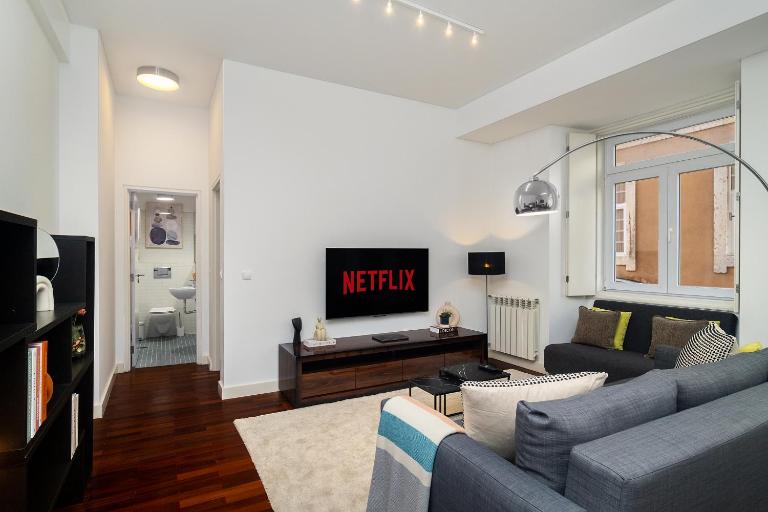 WHome Elegant Chiado Retreat Comfort in Lisbon's Heart - B&B Lisbon
