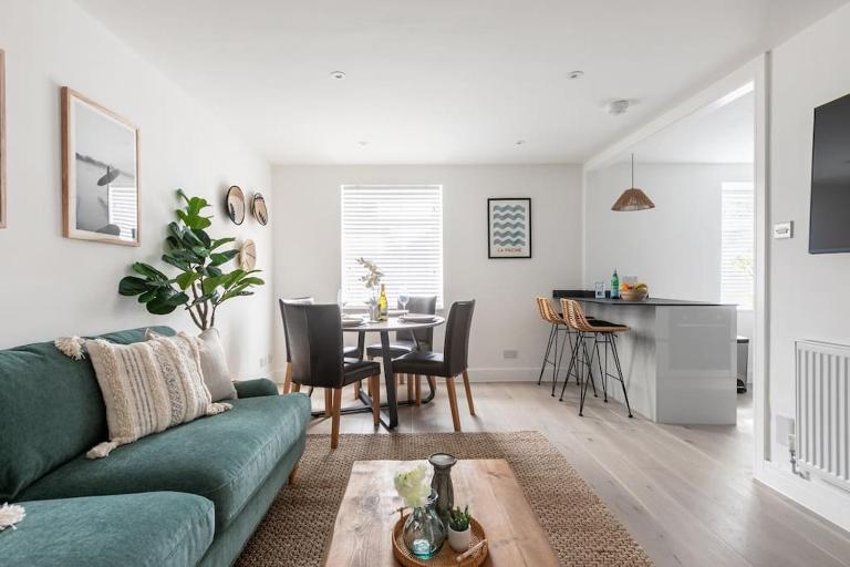 Stylish apartment with parking - Flat 2 Mill House - B&B Penryn