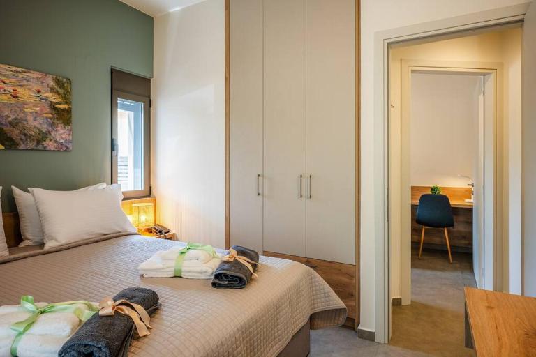 Erato - Newly renovated Home with Parking - Chambres d'hôtes La Canée