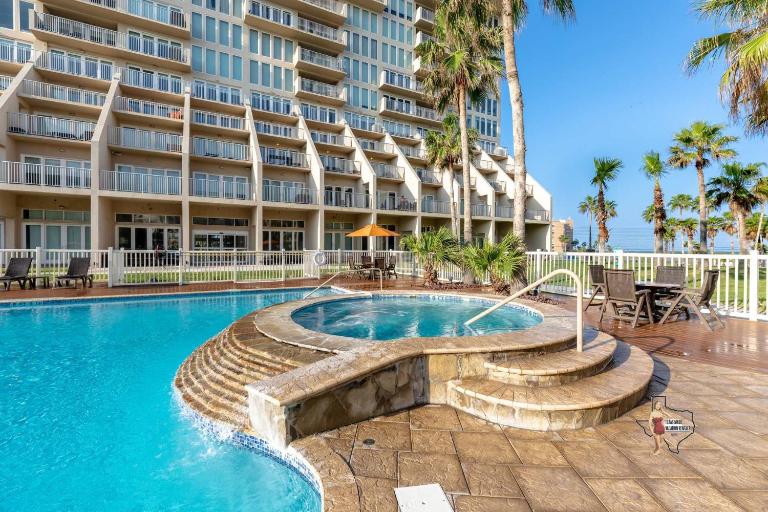 Bahia Mar-Solare Tower, Beachfront Resort with Two Pools - B&B South Padre Island