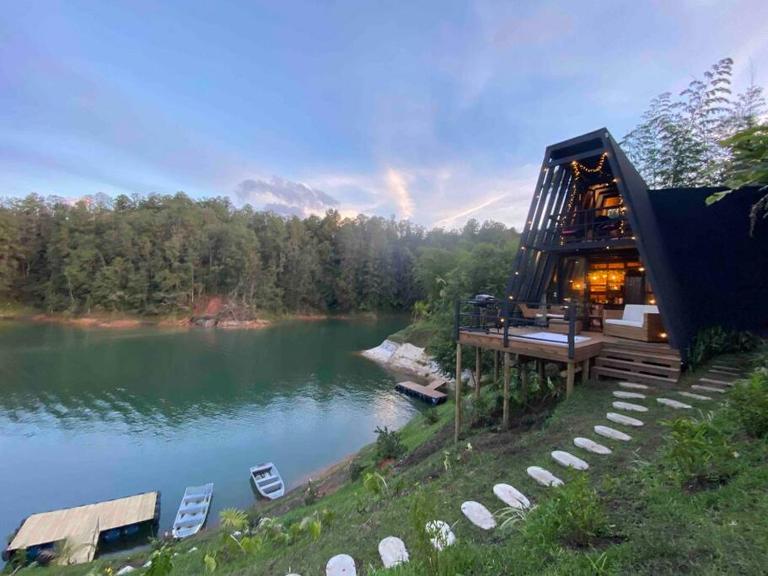 Stunning lakefront retreat, breathtaking views - B&B Guatapé
