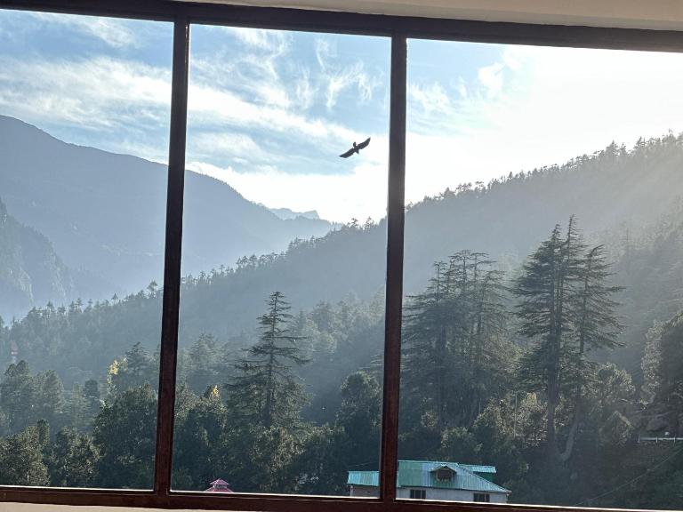 Whistling Pines Homestay - B&B Kalpa