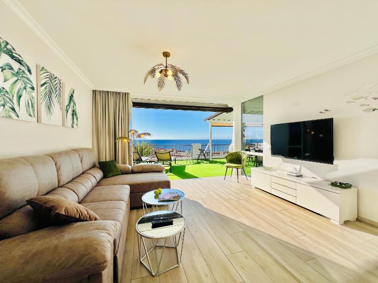 Superior Ocean Lounge Apartment with Panoramic Terrace - B&B Acantilado de los Gigantes
