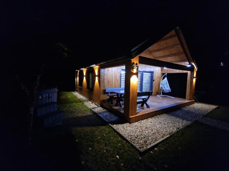 Naujai įrengtas atostogų namelis su kubilu ir pirtimi papildomai - Ferienwohnung Anykščiai
