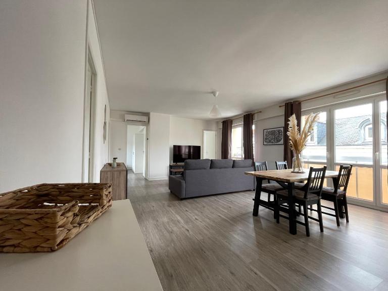 Appartement T4 Centre Ville C3 - Ferienwohnung Châteauroux