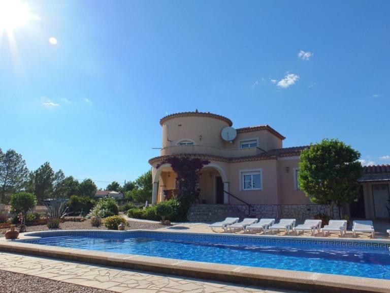 Villa Oasis WITH LARGE PRIVATE SWIMMING POOL - Bed and Breakfast l'Ametlla de Mar