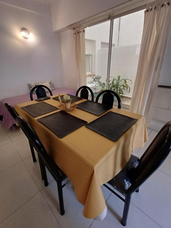 DESCANSO IDEAL CENTRICO "Con patio y balcón" - Chambres d'hôtes Mar del Plata