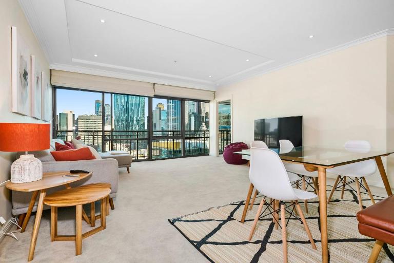 Horizon on Russell CBD Living with Pool, Gym & Access - B&B Melbourne