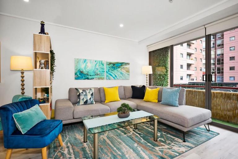 Exhibition Street Retreat - Central Stay with Parking - B&B Melbourne