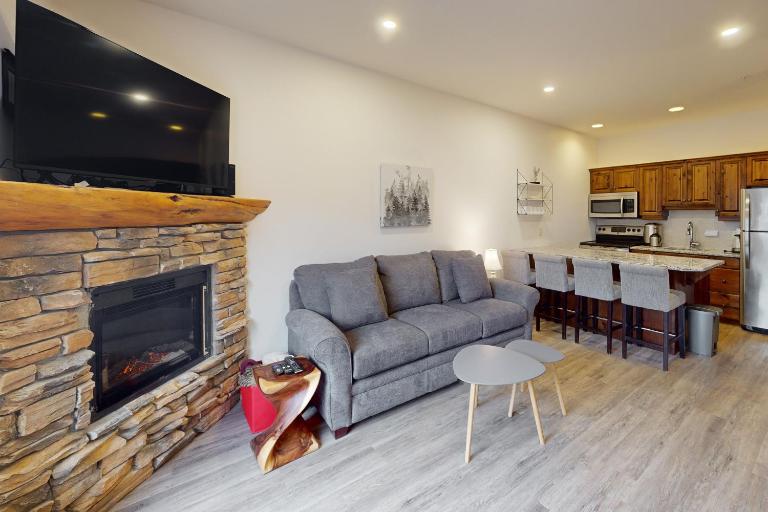 Cedar Lodge Escape at Whitetail townhomes - Bed and Breakfast Big Eddy