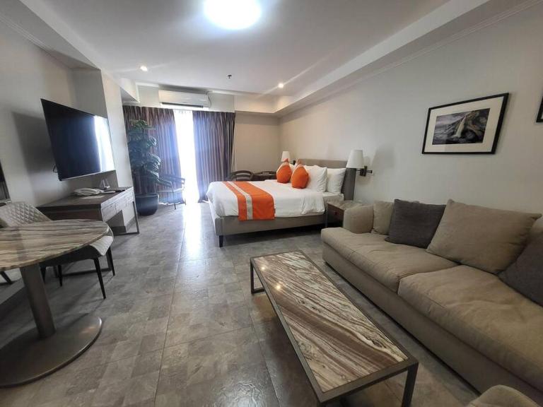 Sheryll Escapes - 1109, Phase 2 La Grande, breezy, hotel amenities! - Chambres d'hôtes Angeles City
