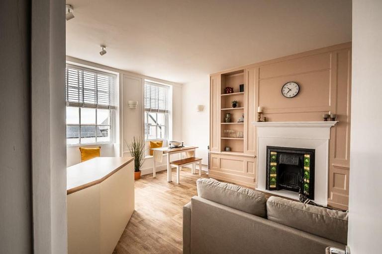 Stylish and bright City Centre apartment - Ferienwohnung Exeter