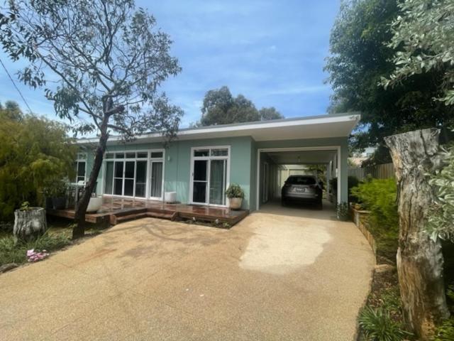 Saltbush - Ideally located and modernised MCM Beach House - B&B Anglesea