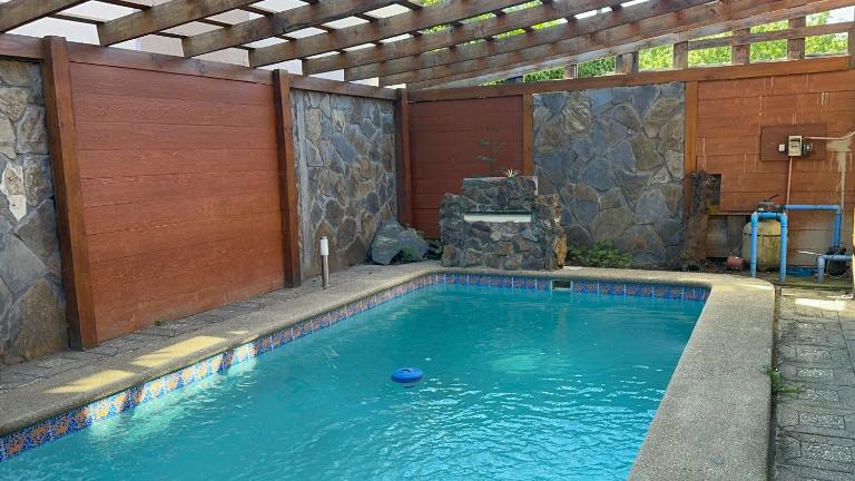 Amplia Casa Familiar con Piscina Privada - B&B Los Ángeles