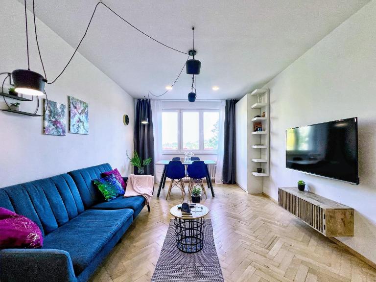 Jana's WoW apt, 2BR, Metro next door, near the airport - B&B Praga