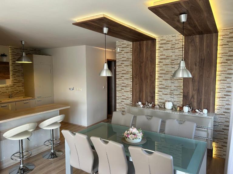 Violavilla Apartman Siófok - Bed and Breakfast Siófok