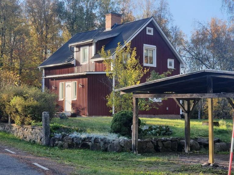 85qm Schwedenhaus mit Booten Tischtennis Grill und nur 15km bis Vimmerby - B&B Södra Vi