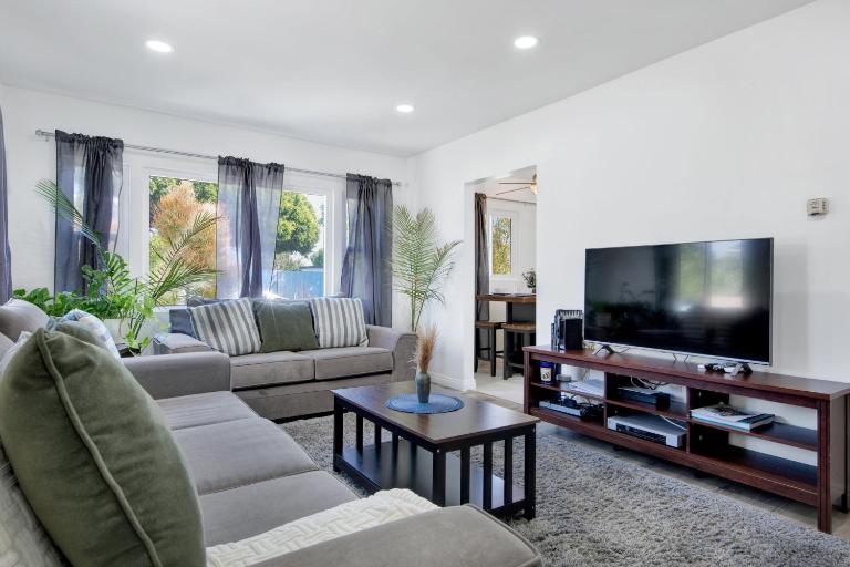 Modern Peaceful Private Oasis Near The Beach - B&B Los Angeles