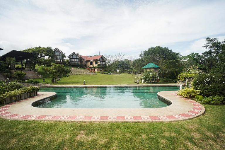 Tagaytay Foothills Cherimoya Estate - B&B Biboyan