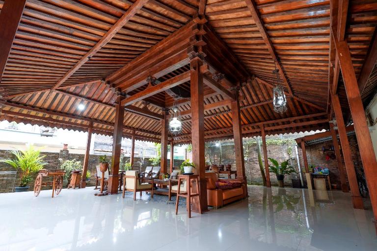 Omah Ralin Family Homestay with Spacious Joglo House - B&B Yogyakarta
