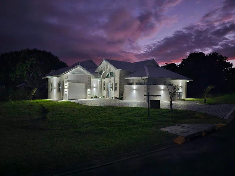 Caribbean Estates Villa Becca- Brand new- Pinnacle of Luxury - B&B Port Edward