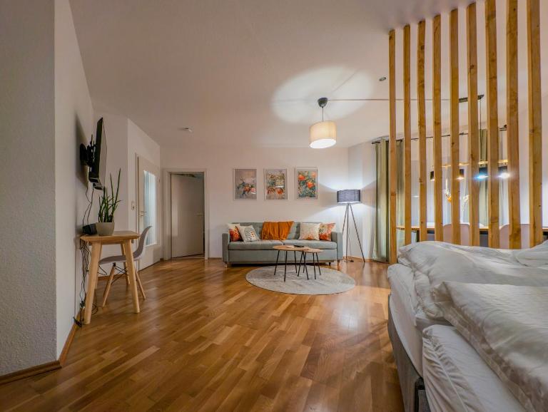 Modernes 2BR Apartment - Nähe HBF - Tiefgarage - B&B Magdeburg