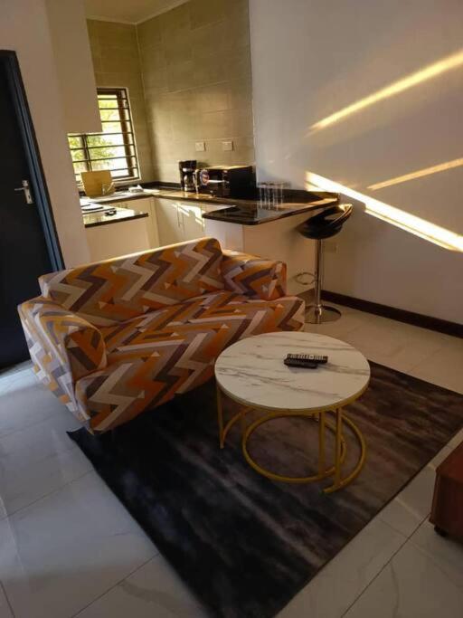 Cozy Stay at Tabile Village No 7 - B&B Lusaka