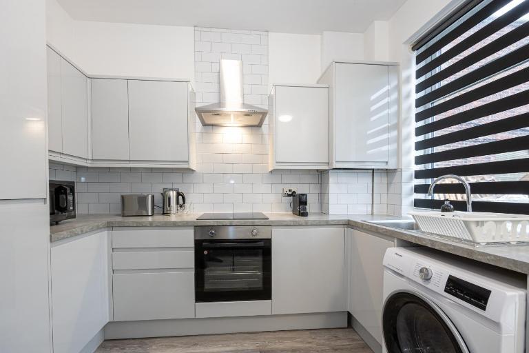 2 Ensuite Bed Home Near Shops - B&B Denton