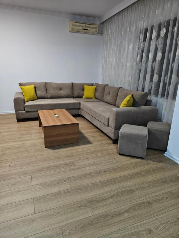 Geljus Apartment 2 - Ferienwohnung Tirana